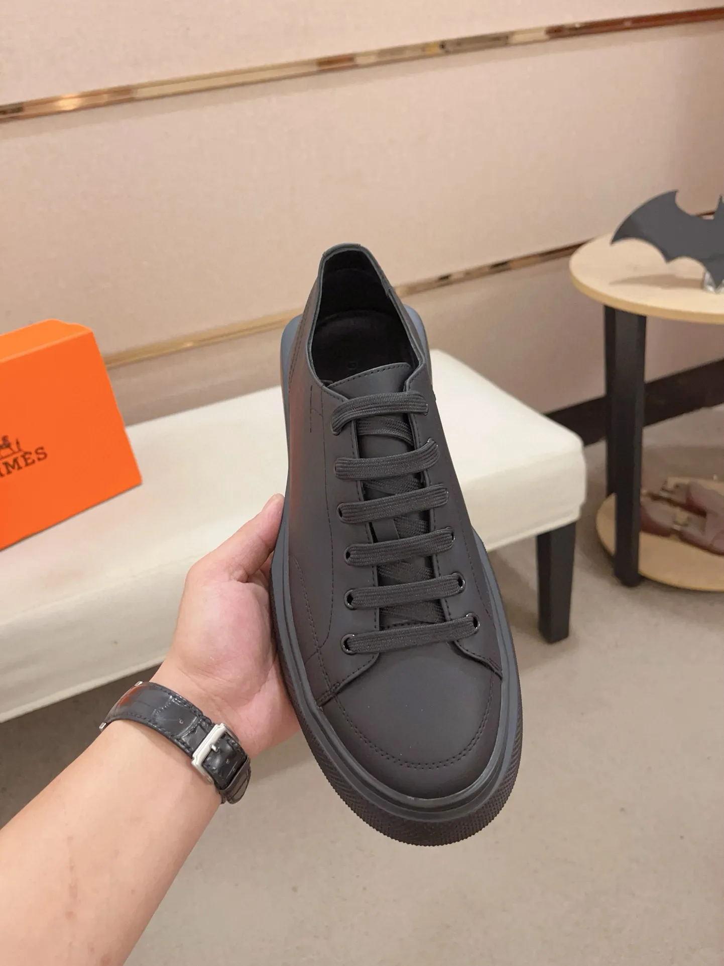 Men's clothing and shoes💰: 442💰《HERMES》【Classic original single version】Hermès; top 🔝purchase agent🔍🔍men's latest 🇺🇸 counter sales simultaneously, imported from Italy original ▲▲cowhide ▲▲ (high-end, nobility, class) ) Exquisite workmanship (Italian 🇮🇹 imported water-dyed 🐂 cowhide lining) sole: original sole provided by the original factory, ⚠️exclusive double-layer activity·TPR·rubber·combined molded outsole; super comfortable·wear-resistant·non-slip·environmental protection The real thing is more beautiful if you take the real thing (high quality, follow the order). You can enter and exit the counter at will * Number of yards: 38-44 (45 can be customized and cannot be returned or exchanged)